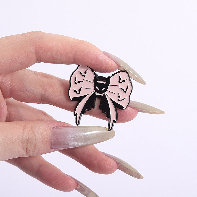 Przypinki broszki na Halloween – Tuxedo Lapel Pin recenzja i cena